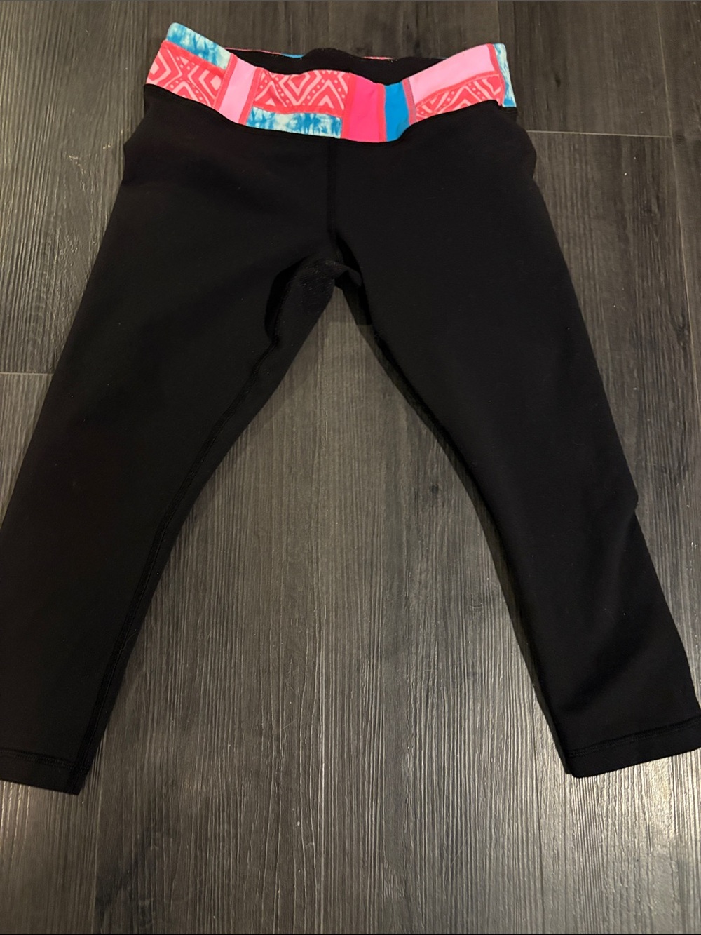 Ivivva Black Girls' Capri Leggings with Pink & Blue Patterned Waistband size 14